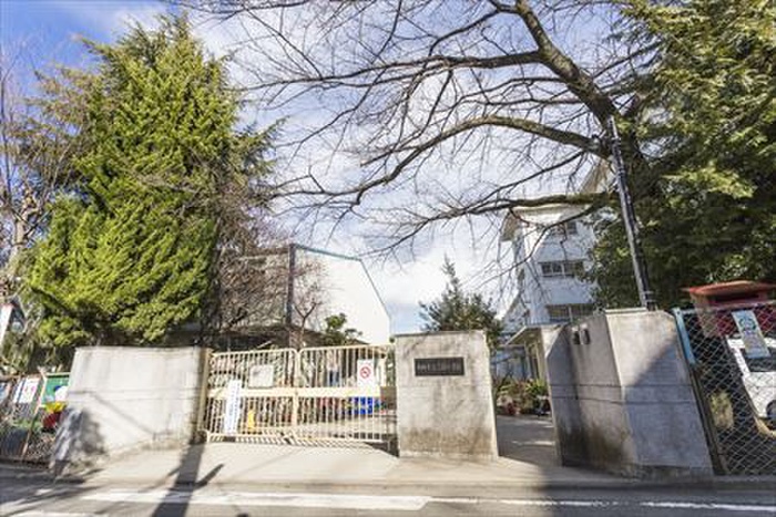 小学校　川崎市立三田小学校（小学校）まで210m