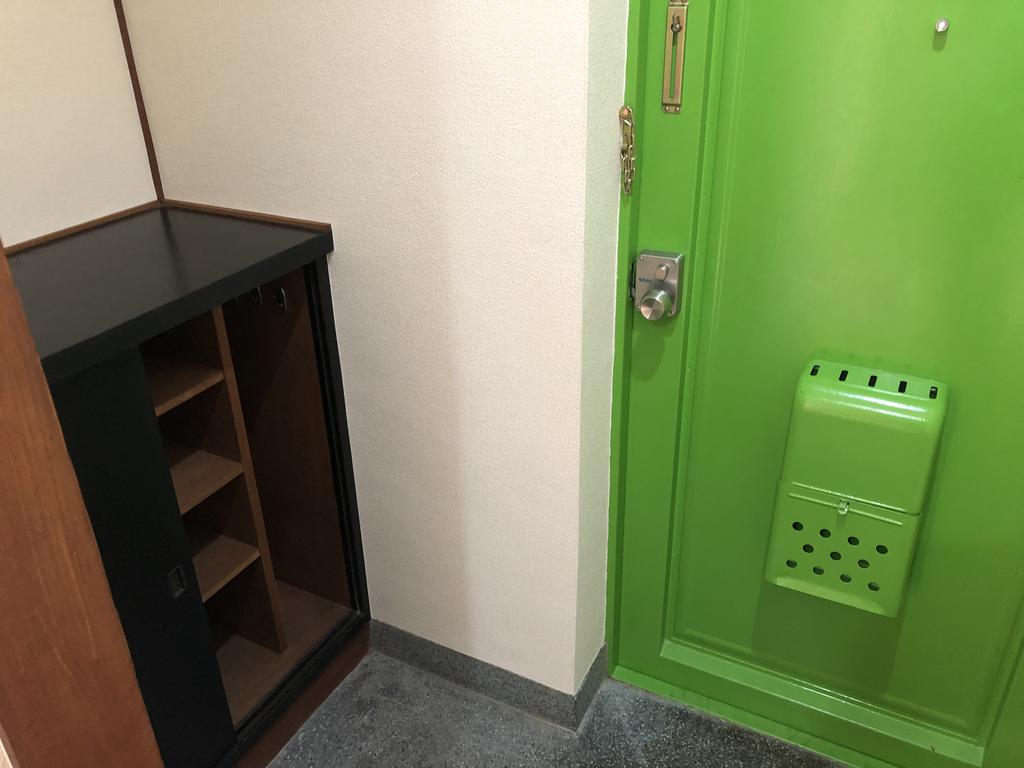 玄関　写真は現況とは異なります。