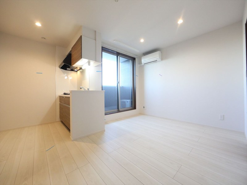 バルコニー　ＬＤＫ10.5帖　システムキッチン　エアコン完備　バルコニー