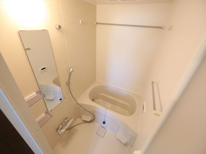 バス・シャワールーム　浴室暖房乾燥機付　追い焚き・オートバス機能付お風呂