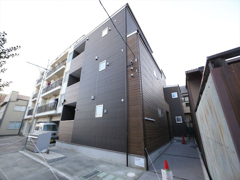 建物外観　外観　オートロック付　宅配ＢＯＸ有り