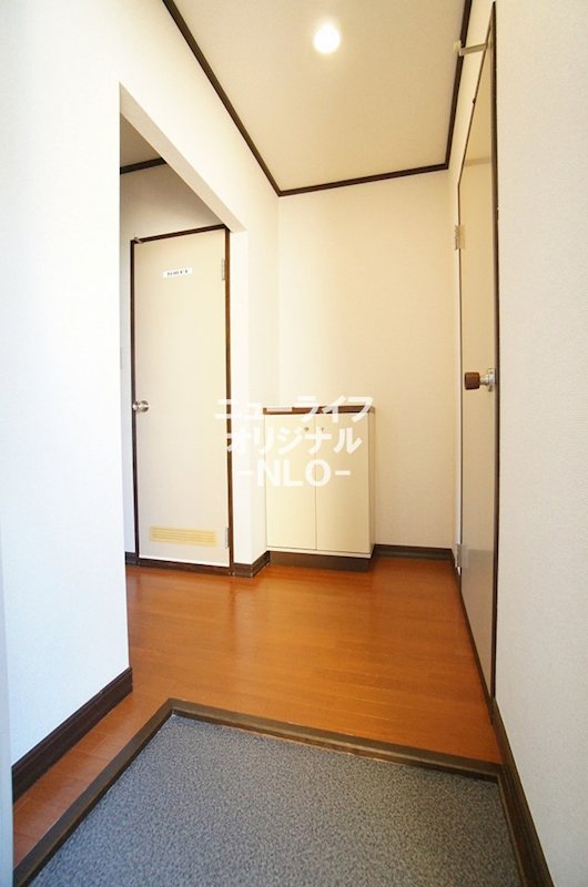 玄関　玄関を上がったところにシューズボックスも設置されています☆
