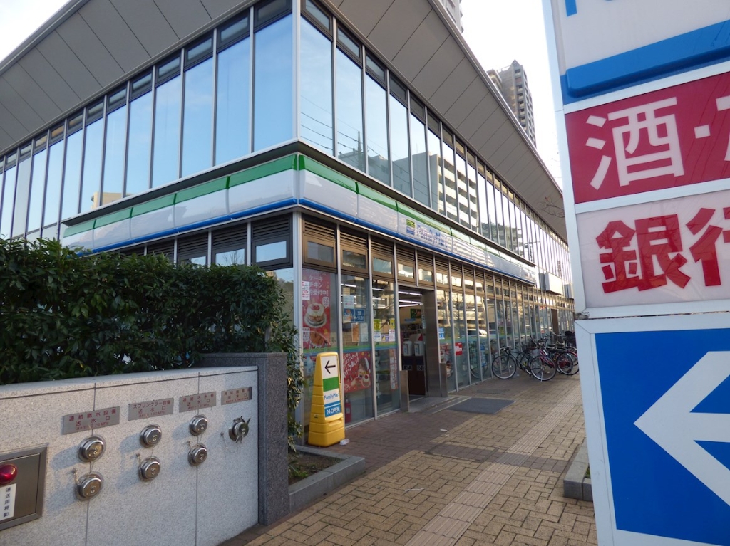 コンビニ　ファミリーマート 川口金山町店（コンビニ）まで385m