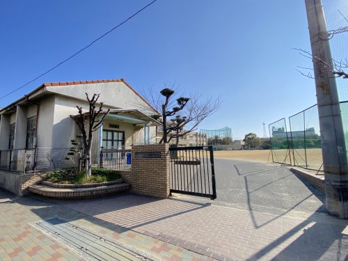 中学校　岸和田市立岸城中学校（中学校）まで633m