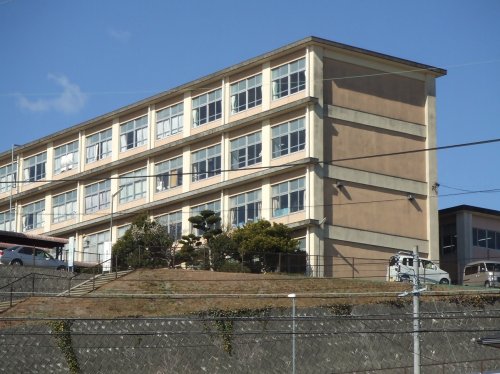 中学校　浜松市立入野中学校（中学校）まで895m