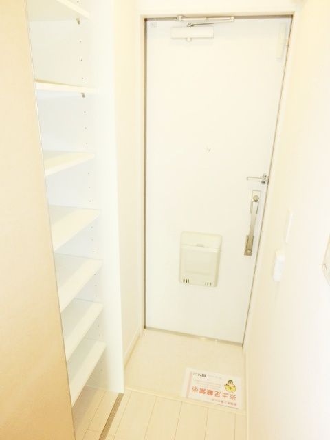 玄関　お部屋探しは【タウンハウジング蘇我店】にお任せ下さい♪