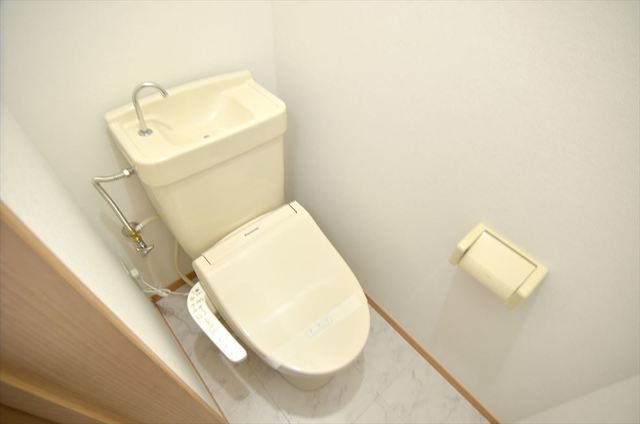 トイレ　温水洗浄暖房便座