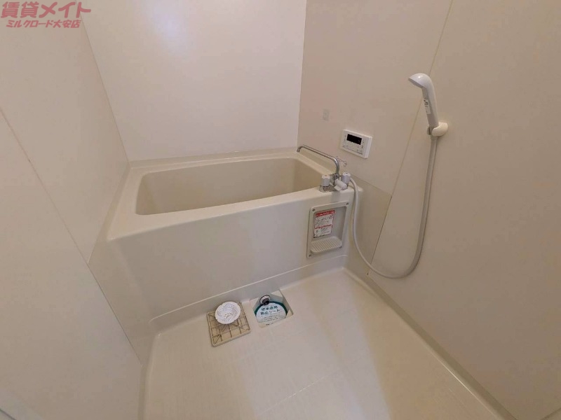 バス・シャワールーム　同物件、別部屋写真です