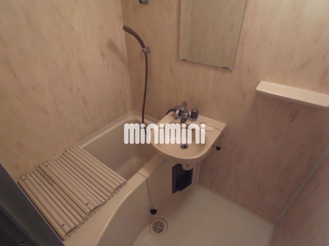 バス・シャワールーム　洗面台付きの便利なお風呂