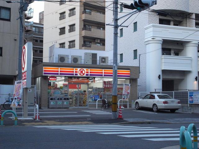 コンビニ　ファミリーマート（コンビニ）まで260m