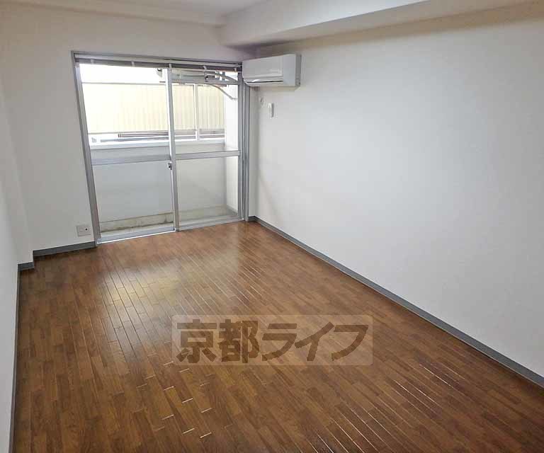 居室・リビング　使いやすいフローリングのお部屋です