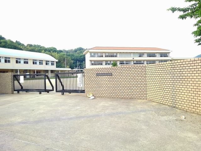 小学校　大月小（小学校）まで1700m