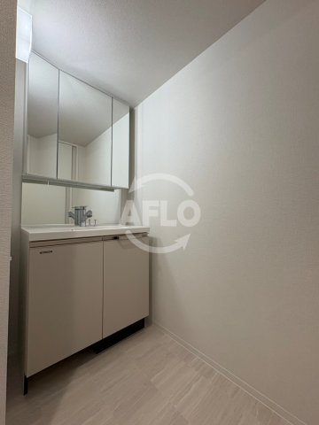 洗面設備　コンフォリア・リヴ大阪本町　洗面所