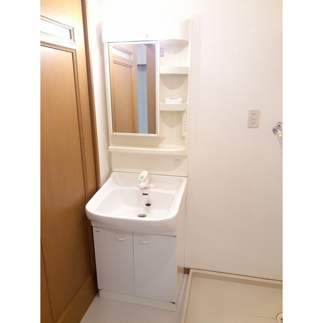 洗面設備　独立洗面台だから収納力抜群☆