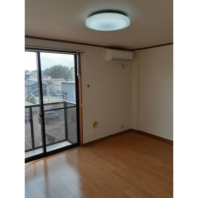 居室・リビング　うれしいエアコン、照明付き！