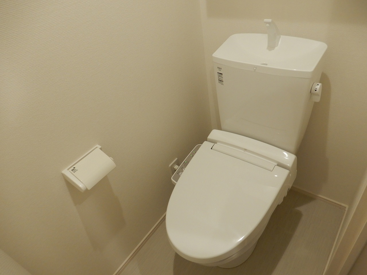 トイレ　トイレ収納有り