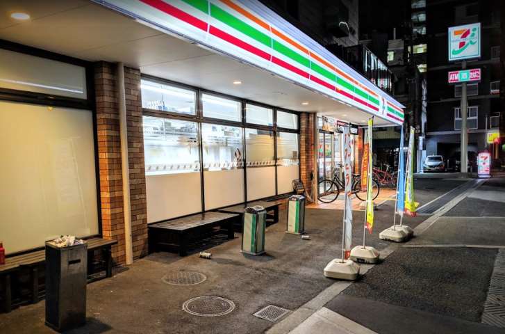 コンビニ　セブンイレブン（コンビニ）まで144m