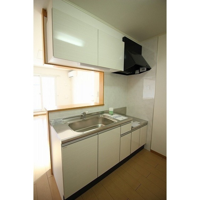 キッチン　写真は別部屋のものとなります。
