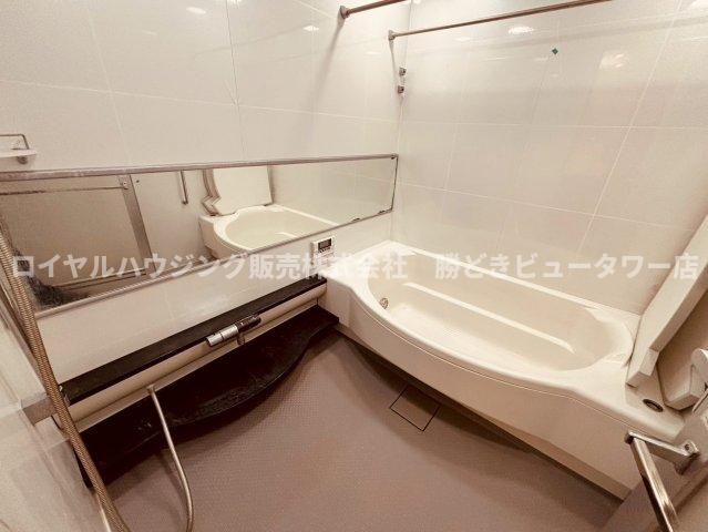 バス・シャワールーム　きれいなお風呂で日々の疲れを落とせそうです