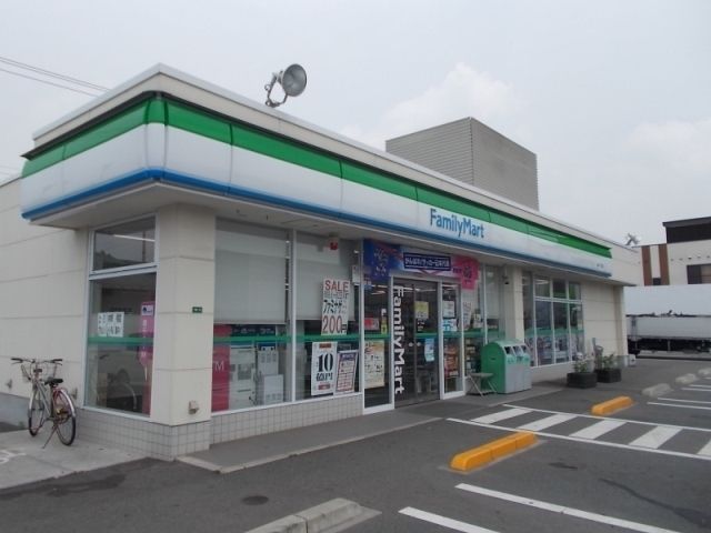 コンビニ　ファミリーマート福山新浜町店（コンビニ）まで220m