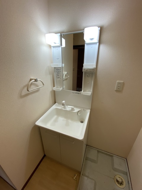 洗面設備　忙しい朝に嬉しい洗面台です。