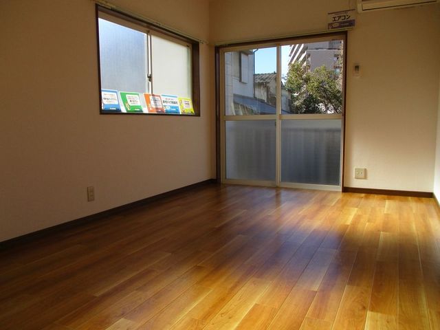 居室・リビング　【居間・リビング】明るい居室※同タイプ部屋別