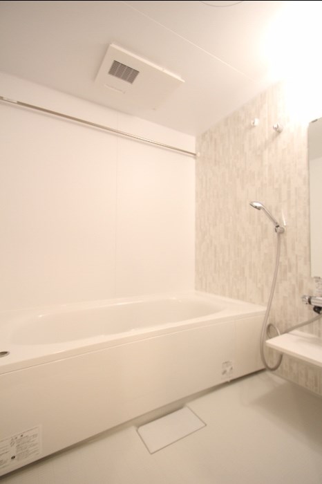 バス・シャワールーム　浴室換気乾燥機付きです