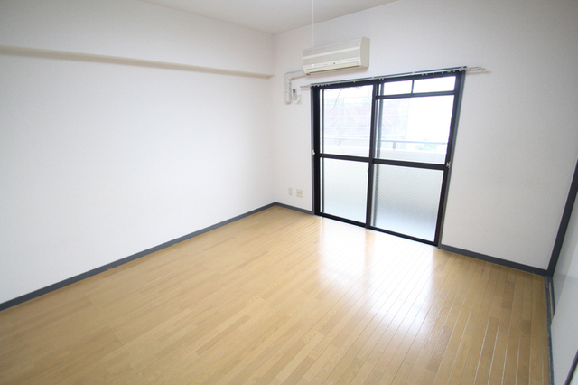 居室・リビング　※別室のお写真です