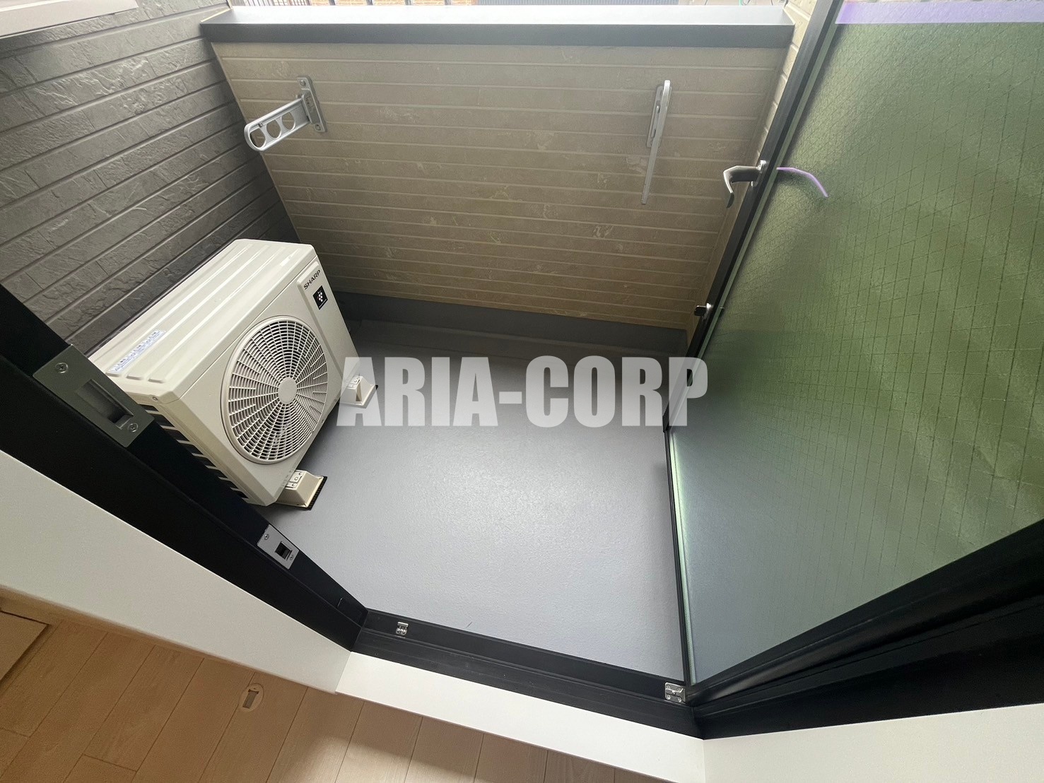 バルコニー　バルコニー、室内物干し機、浴室の3か所で洗濯干しが可能です！