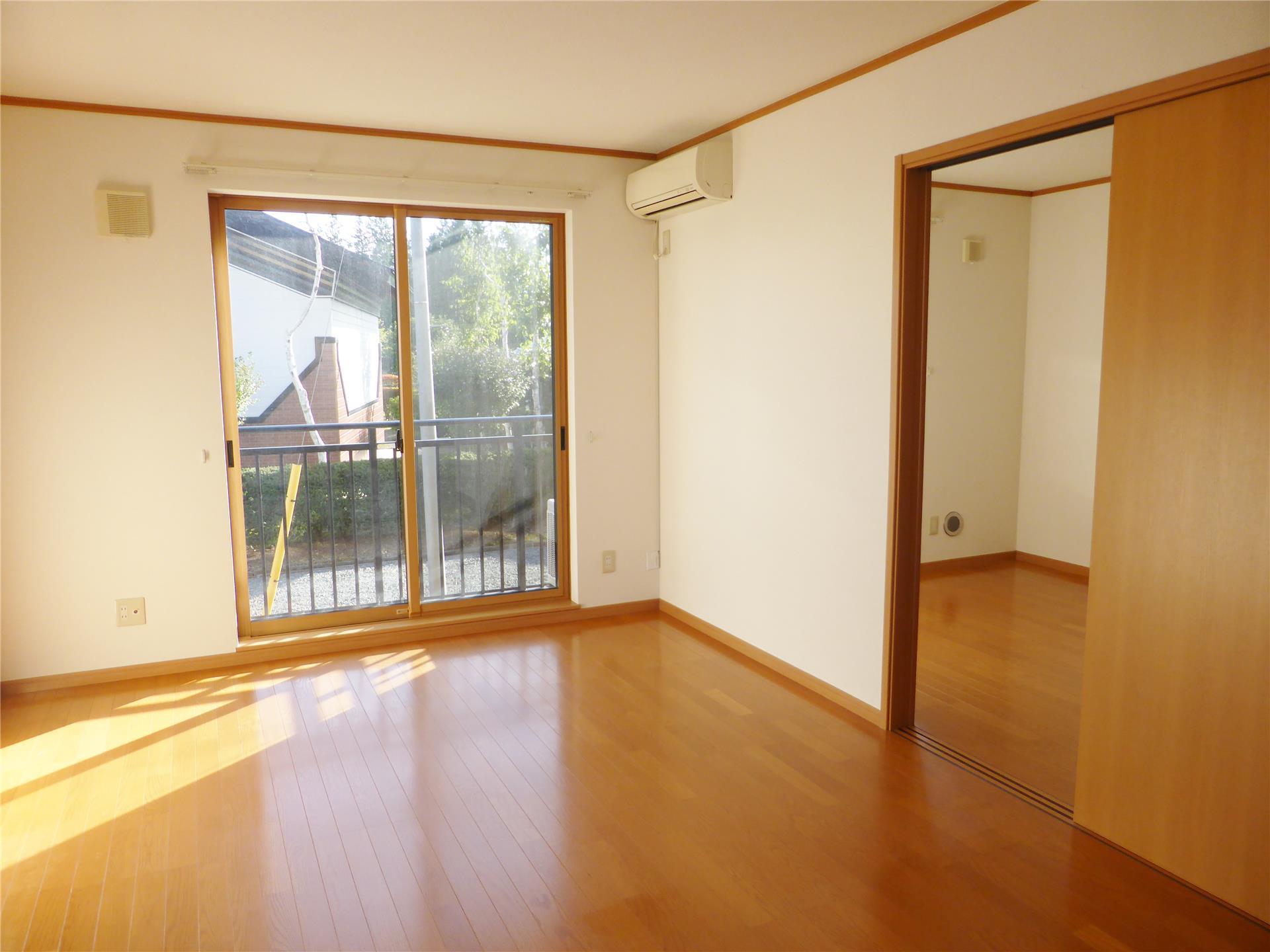 居室・リビング　写真は参考（101号室）