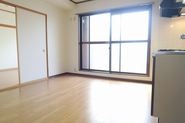 居室・リビング　エアコン付きで初期費用を抑えられます♪