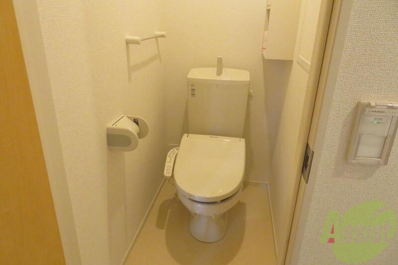 トイレ　ウォシュレットもちゃんと付いてます、ぴかぴかのトイレ