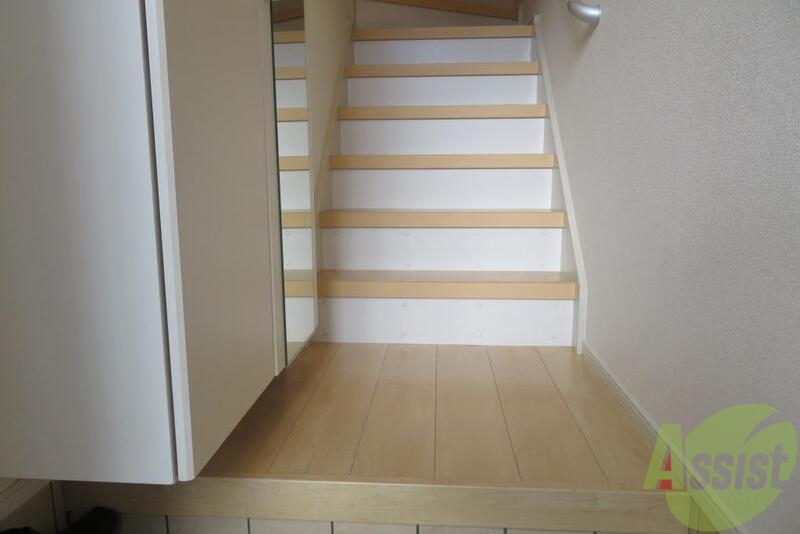 玄関　玄関を開けるとすぐに室内階段が、どんなつくりかわくわくします