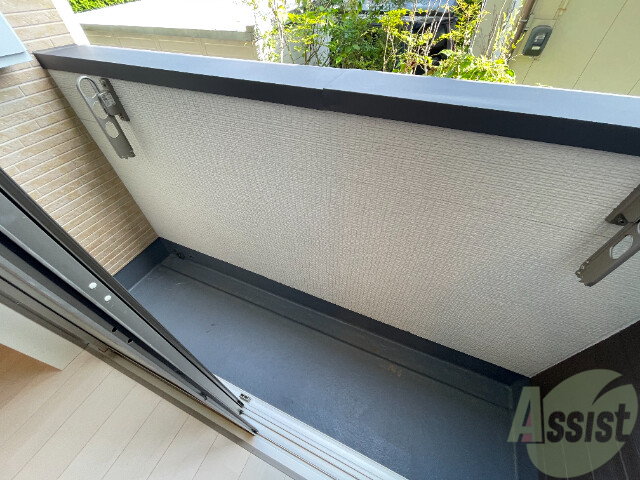 バルコニー　バルコニーは幅があり、広い印象を受けました。