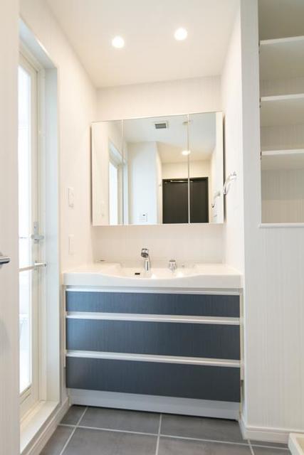 洗面設備　※写真は同タイプ住戸です。