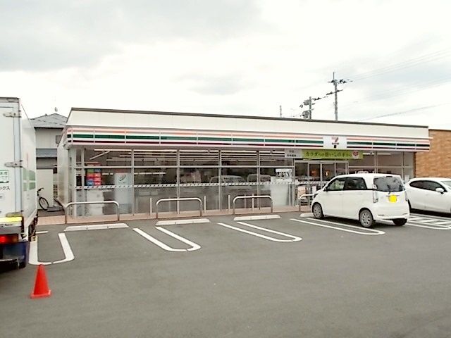コンビニ　セブンイレブン菊陽町役場店（コンビニ）まで700m