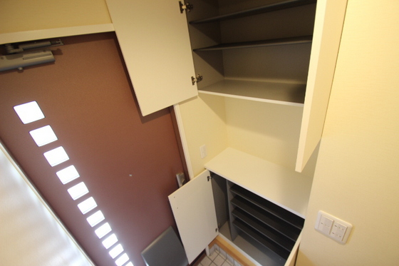 玄関　※別部屋の写真です