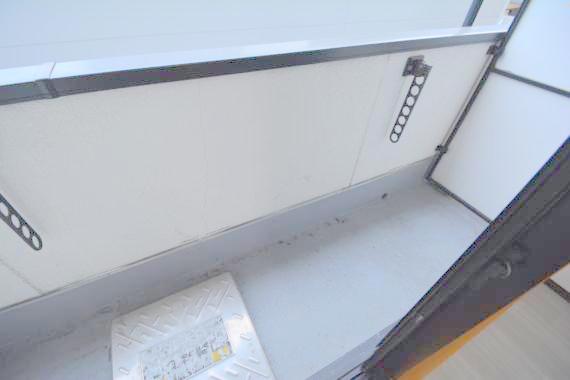 バルコニー　風通しの良いバルコニー。洗濯物もよく乾きそうです。