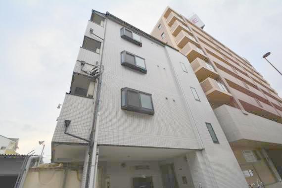 建物外観　存在感のある外観は落ちついた色合いで、堂々としていますね。