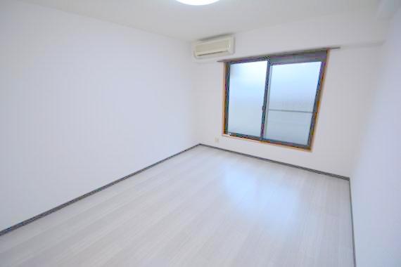 居室・リビング　どんな家具でも合わせやすいですよ。