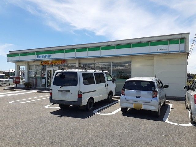コンビニ　ファミリーマート 龍ヶ崎平台店（コンビニ）まで1000m
