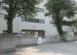 小学校　伊丹市立緑丘小学校（小学校）まで745m