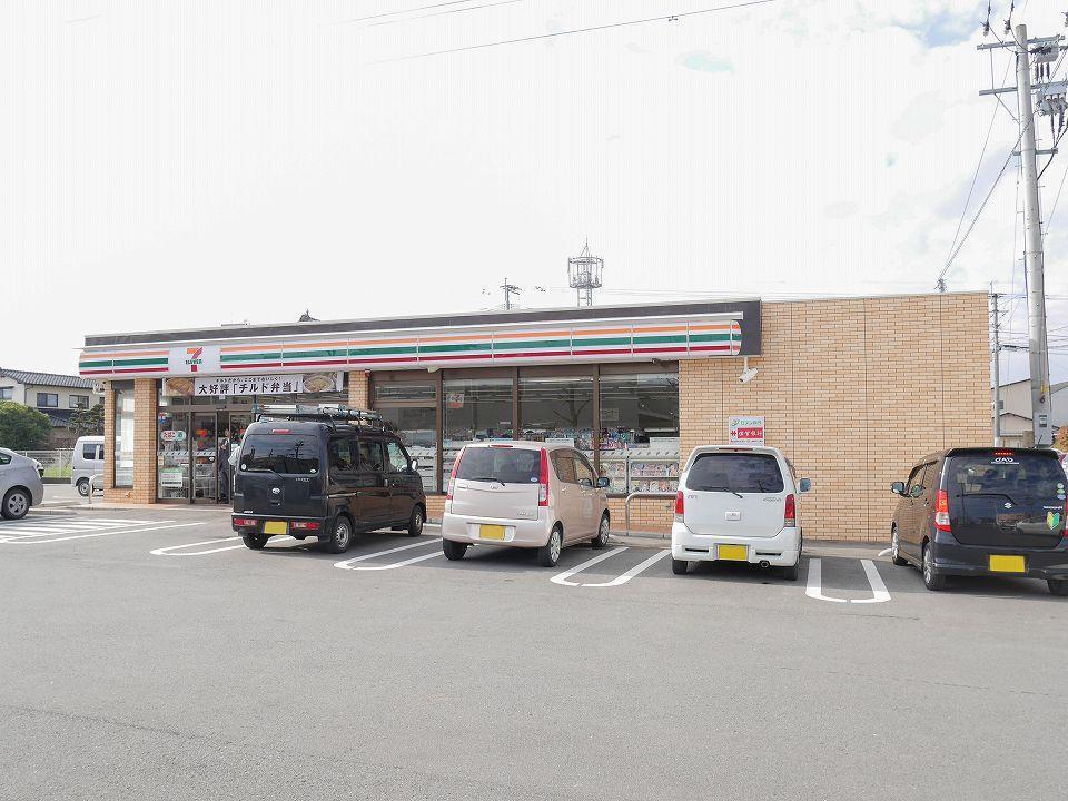 コンビニ　セブンイレブン（コンビニ）まで450m