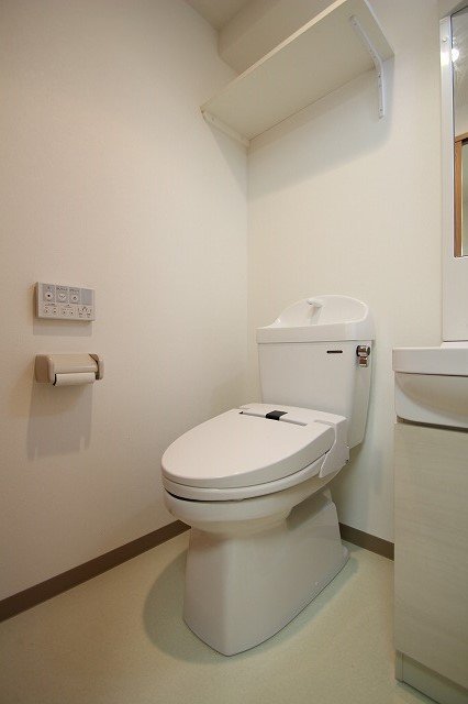 トイレ　同物件別号室のものです。