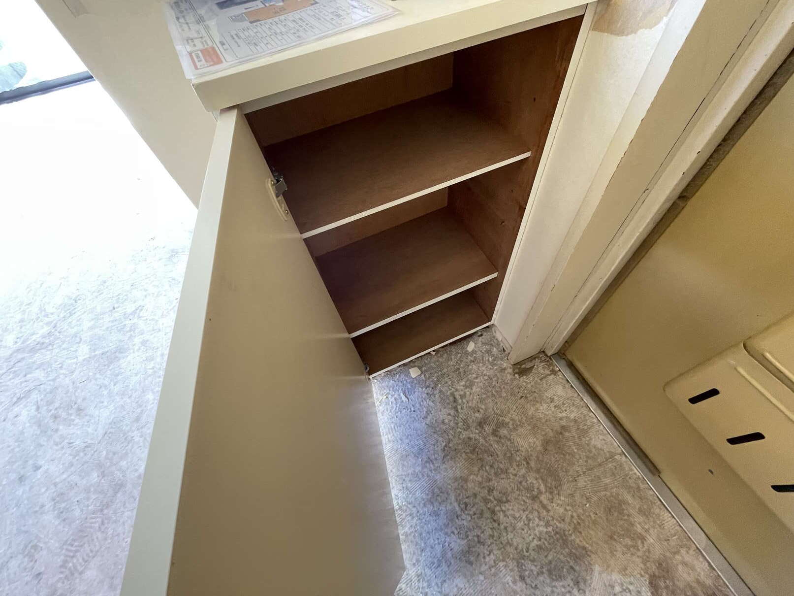 玄関　※同物件別号室の参考写真です。