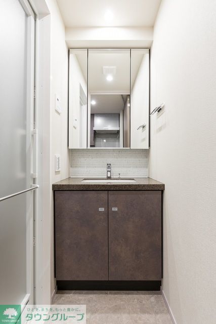 洗面設備　B1タイプ2021年4月撮影 同タイプ503号室の写真です。