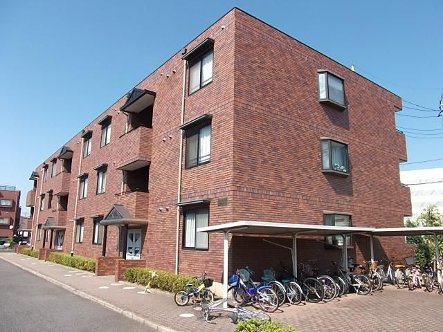 建物外観　外壁タイル張りのマンション