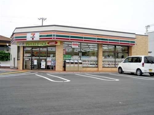 コンビニ　セブンイレブン（コンビニ）まで300m