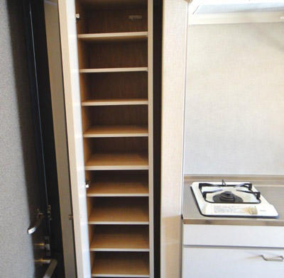 収納　シューズボックスは棚をずらして好きな大きさで使えます