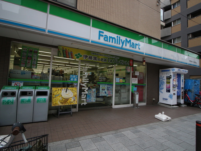 コンビニ　ファミリーマート（コンビニ）まで378m